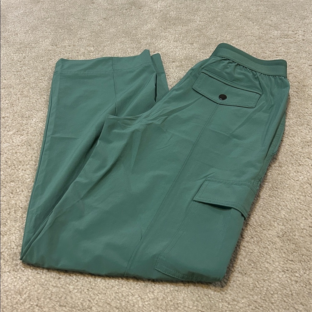 Athleta wide leg cargo pants. Size 2. EUC worn twice - Picture 2 of 9